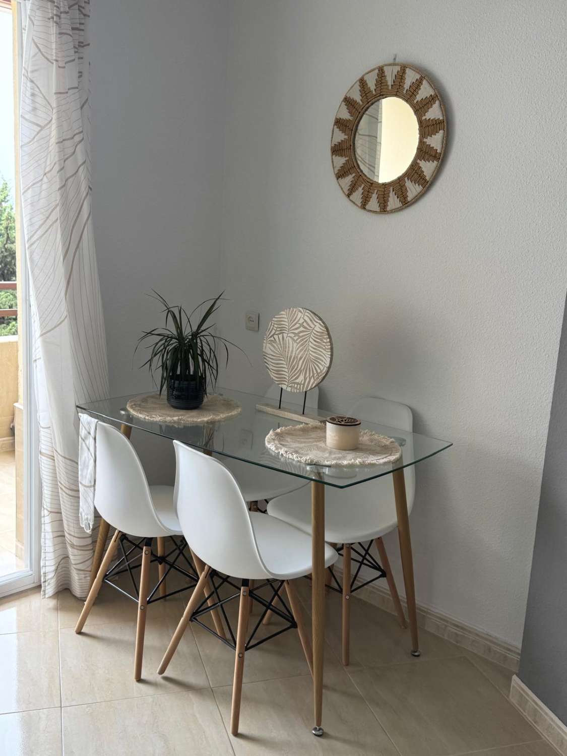 SE ALQUILA DESDE AHORA HASTA 30.6.26 y DESDE 1.9.26-30.6.27 BONITO APARTAMENTO ENTRE TORREMOLINOS Y BENALMADENA