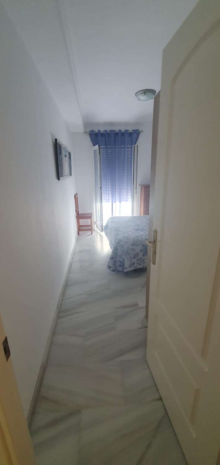 SE ALQUILA POR LARGA TEMPORADA BONITO APARTAMENTO EN FUENGIROLA