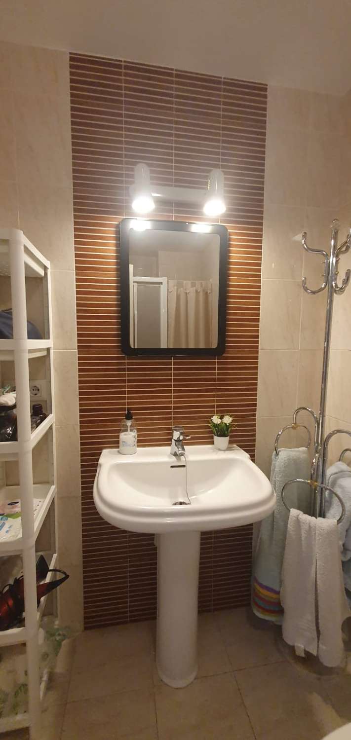 SE ALQUILA POR LARGA TEMPORADA BONITO APARTAMENTO EN FUENGIROLA