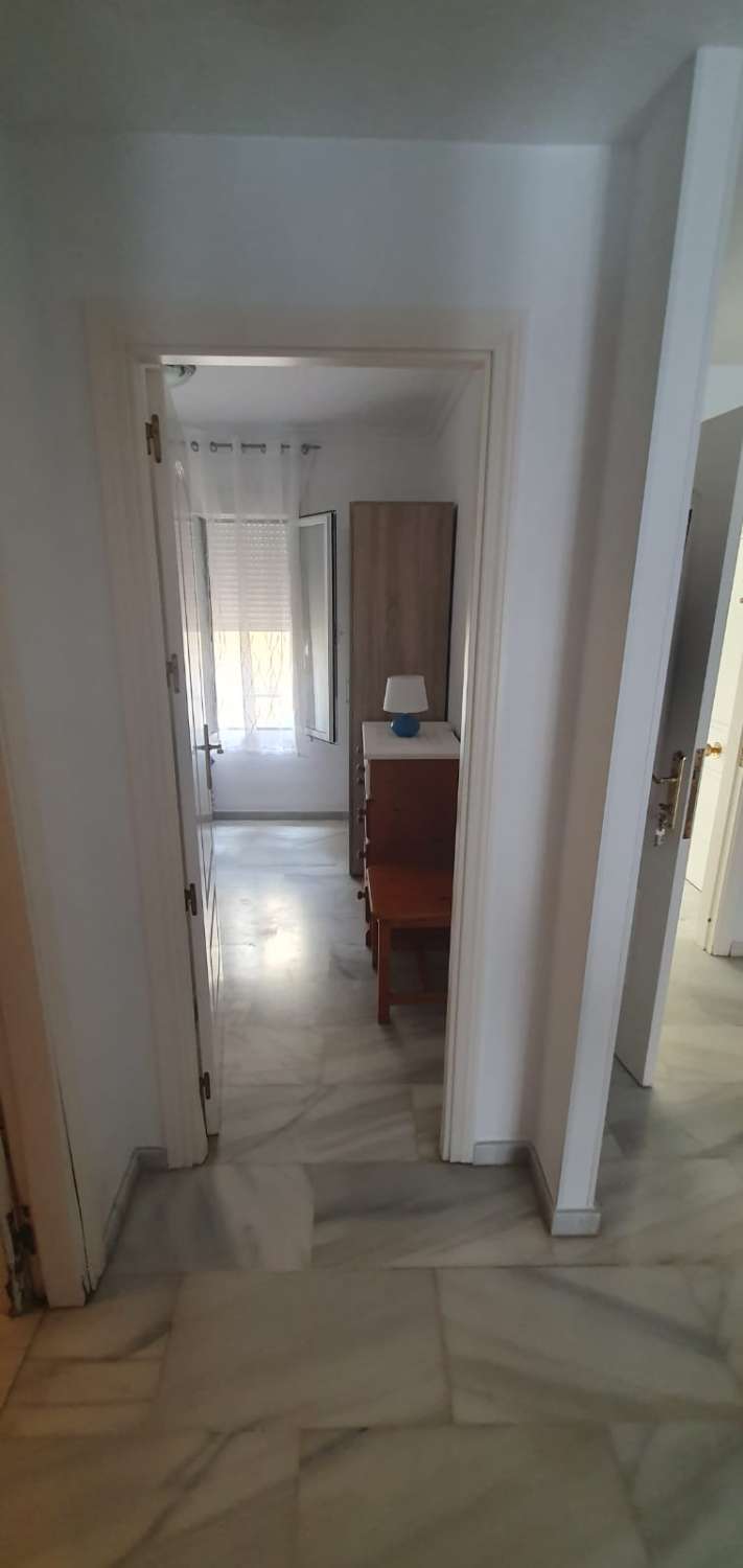 SE ALQUILA POR LARGA TEMPORADA BONITO APARTAMENTO EN FUENGIROLA