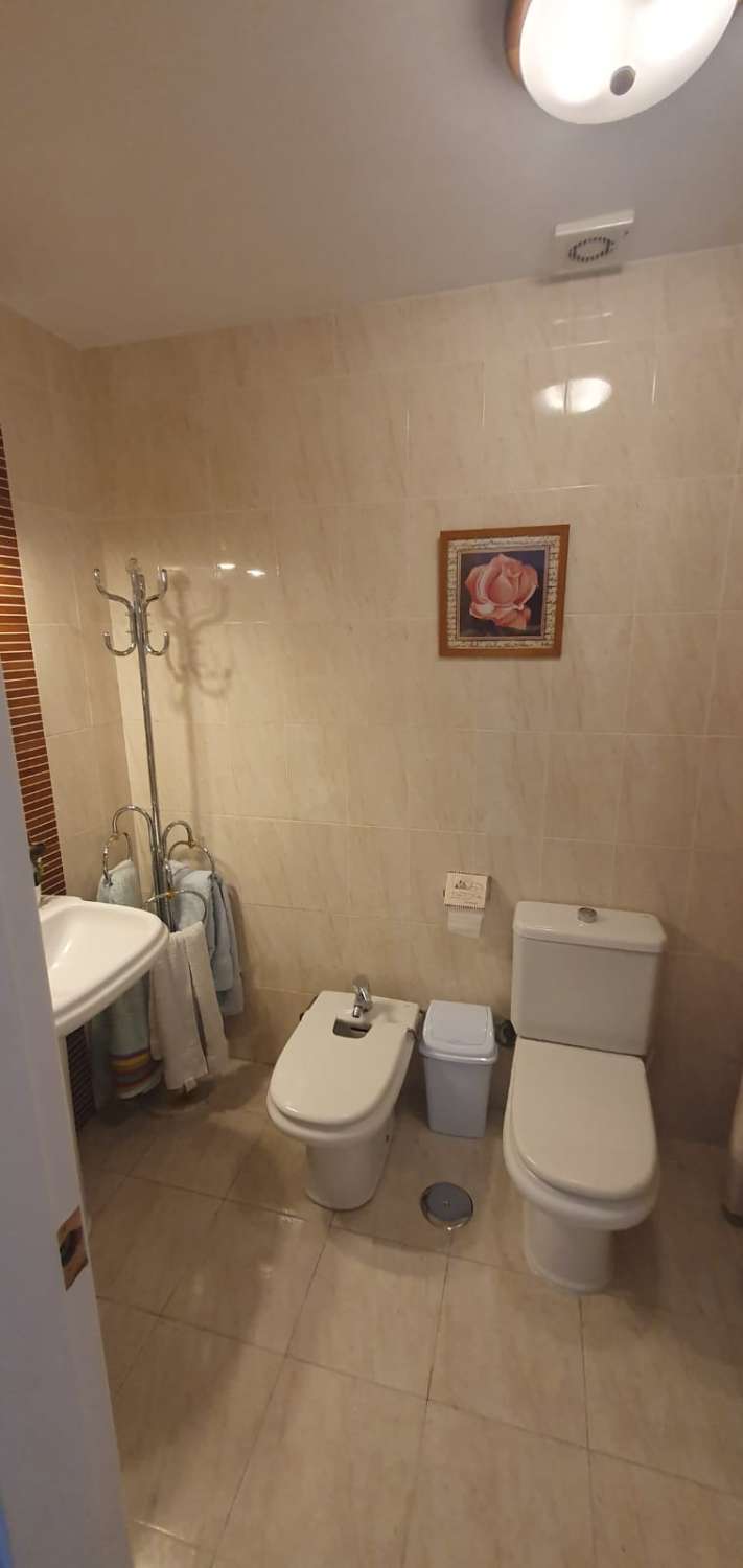 SE ALQUILA POR LARGA TEMPORADA BONITO APARTAMENTO EN FUENGIROLA