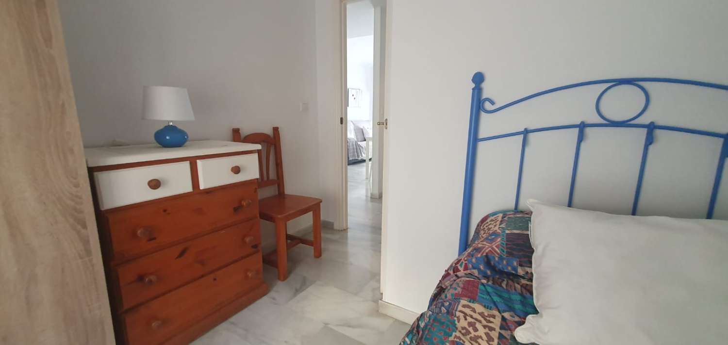 SE ALQUILA POR LARGA TEMPORADA BONITO APARTAMENTO EN FUENGIROLA