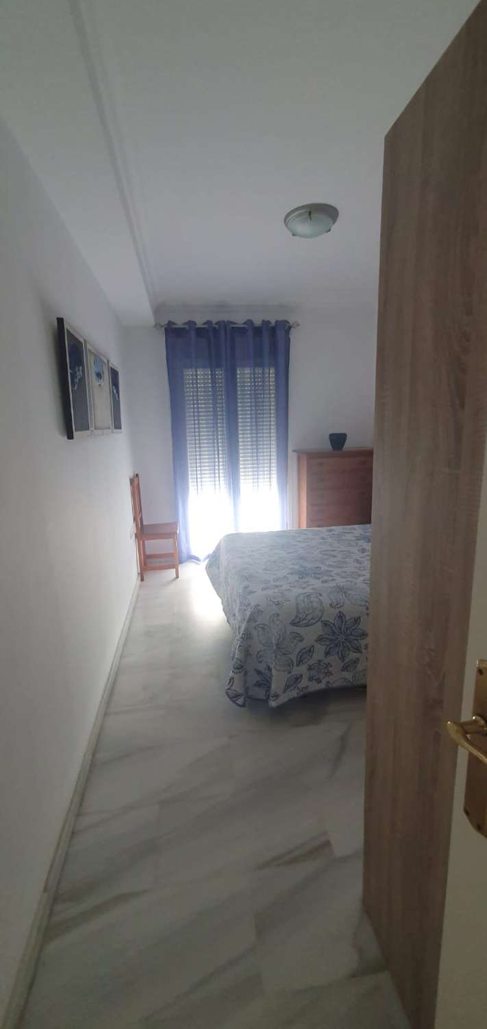 SE ALQUILA POR LARGA TEMPORADA BONITO APARTAMENTO EN FUENGIROLA