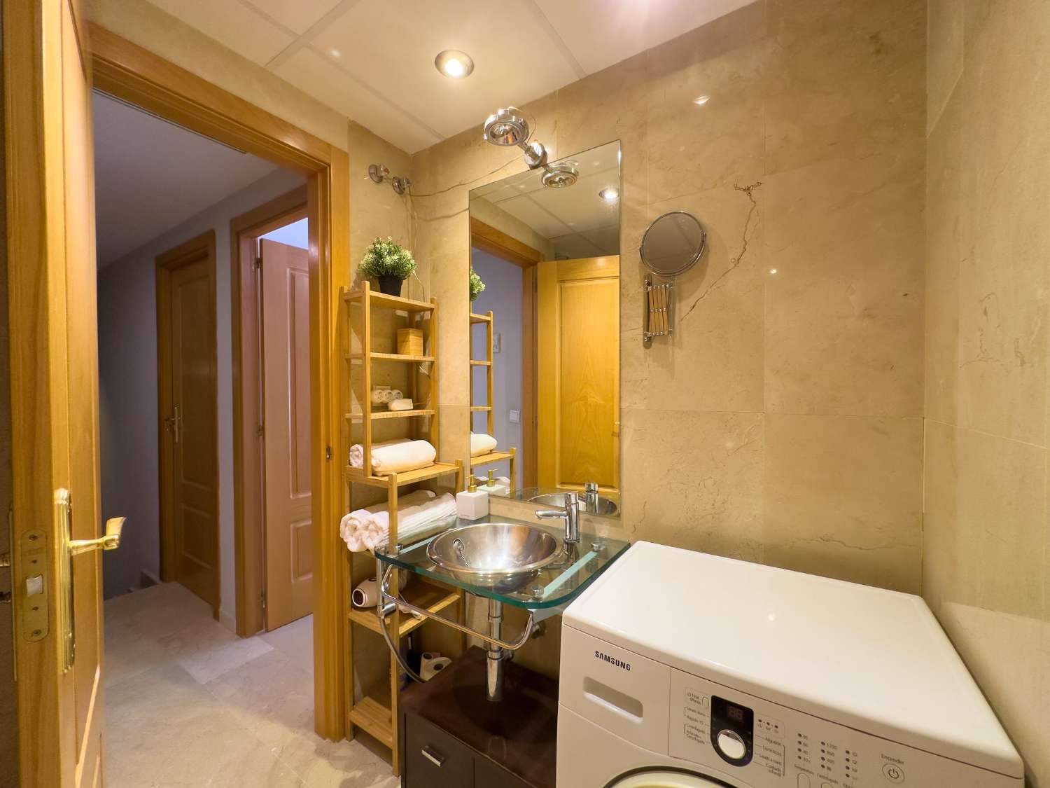 MEDIA TEMPORADA . SE ALQUILA HASTA 30.6.26 Y DESDE01/09/2026-30/06/2027 BONITO DUPLEX CERCA DE LA PLAYA EN BENALMADENA