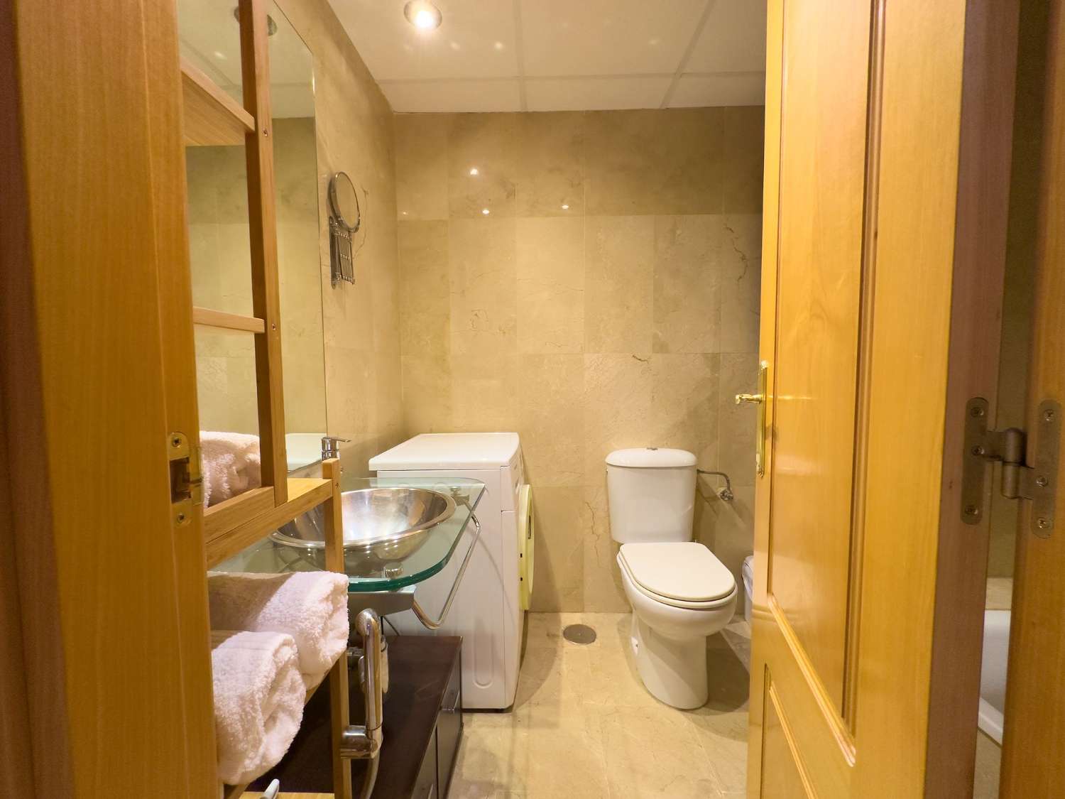 MEDIA TEMPORADA . SE ALQUILA HASTA 30.6.26 Y DESDE01/09/2026-30/06/2027 BONITO DUPLEX CERCA DE LA PLAYA EN BENALMADENA