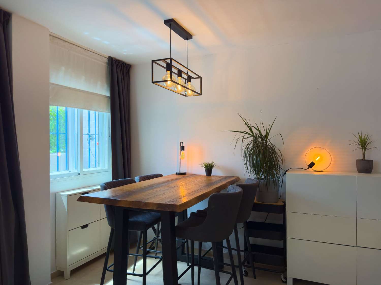 MEDIA TEMPORADA . SE ALQUILA HASTA 30.6.26 Y DESDE01/09/2026-30/06/2027 BONITO DUPLEX CERCA DE LA PLAYA EN BENALMADENA