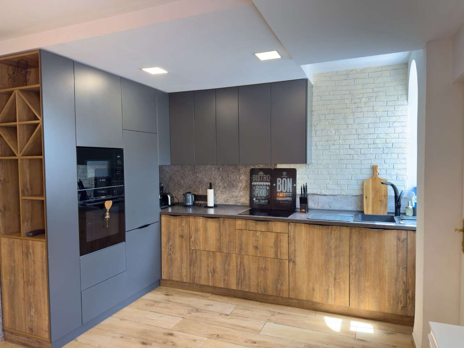 MEDIA TEMPORADA . SE ALQUILA HASTA 30.6.26 Y DESDE01/09/2026-30/06/2027 BONITO DUPLEX CERCA DE LA PLAYA EN BENALMADENA