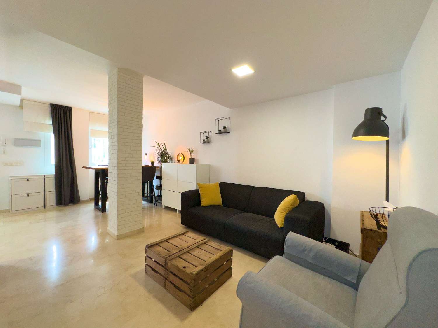MEDIA TEMPORADA . SE ALQUILA HASTA 30.6.26 Y DESDE01/09/2026-30/06/2027 BONITO DUPLEX CERCA DE LA PLAYA EN BENALMADENA