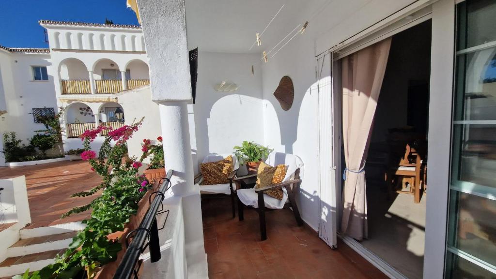 SE ALQUILA HASTA 30.6.26  y  DESDE 15.9.26-30.6.27 PRECIOSO APARTAMENTO EN CALAHONDA (MIJAS COSTA)