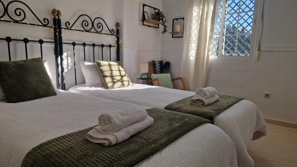 SE ALQUILA HASTA 30.6.26  y  DESDE 15.9.26-30.6.27 PRECIOSO APARTAMENTO EN CALAHONDA (MIJAS COSTA)