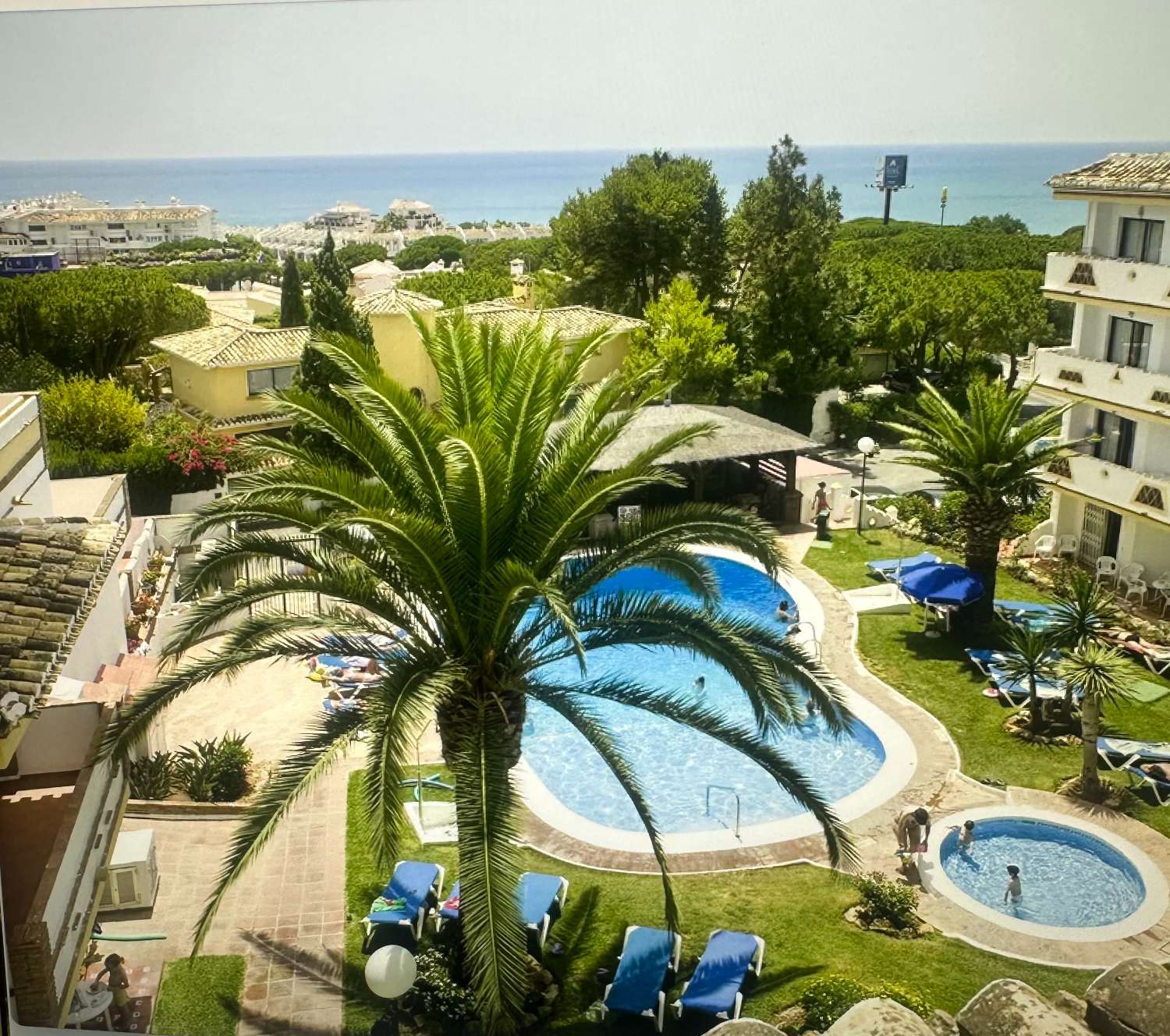 SE ALQUILA DESDE AHORA HASTA 31.5.26 Y DESDE 01/09/2026 HASTA 30/06/2027 PRECIOSO APARTAMENTO CON VISTAS AL MAR  EN CALAHONDA (MIJAS COSTA)