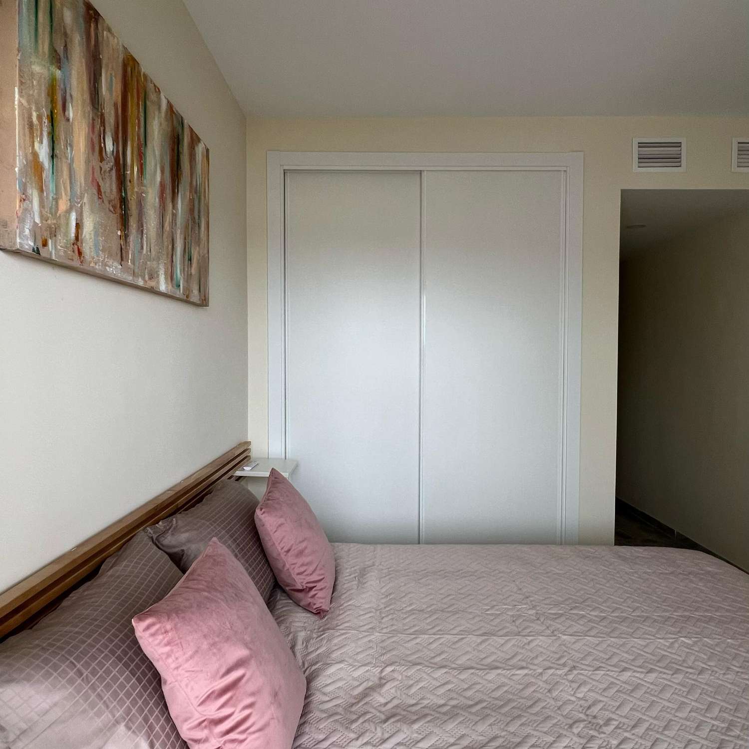 SE ALQUILA DESDE AHORA HASTA 31.5.26 Y DESDE 01/09/2026 HASTA 30/06/2027 PRECIOSO APARTAMENTO CON VISTAS AL MAR  EN CALAHONDA (MIJAS COSTA)