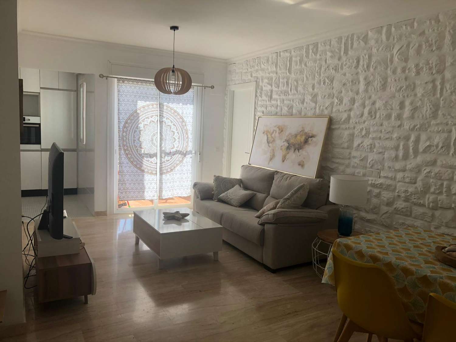 SE ALQUILA DESDE AHORA HASTA 30.6.26 Y DESDE 1.9.26-30.6.27 PRECIOSO APARTAMENTO CON VISTAS AL MAR EN BENALMADENA