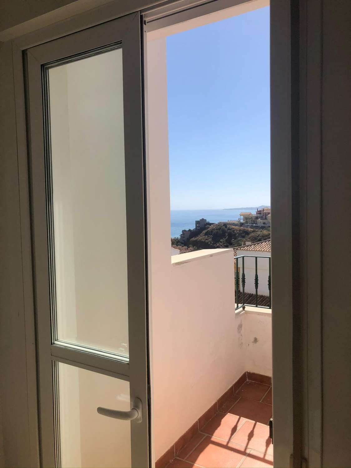 SE ALQUILA DESDE AHORA HASTA 30.6.26 Y DESDE 1.9.26-30.6.27 PRECIOSO APARTAMENTO CON VISTAS AL MAR EN BENALMADENA