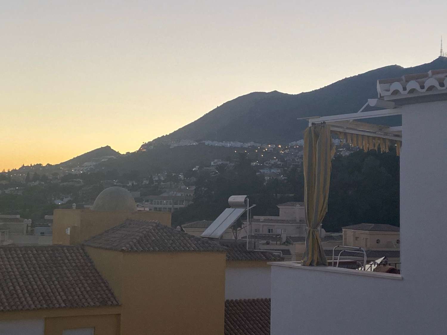 SE ALQUILA DESDE AHORA HASTA 30.6.26 Y DESDE 1.9.26-30.6.27 PRECIOSO APARTAMENTO CON VISTAS AL MAR EN BENALMADENA