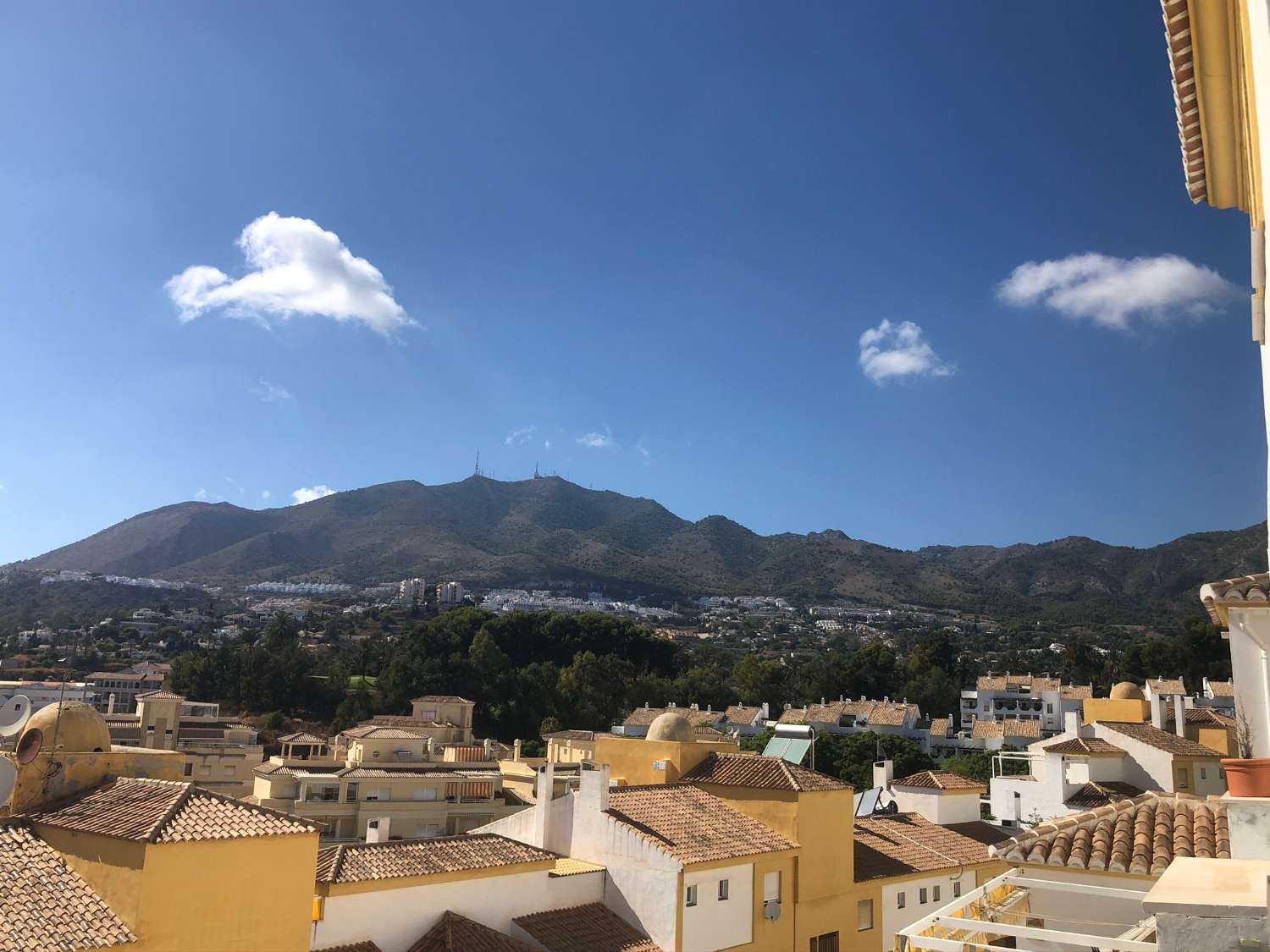 SE ALQUILA DESDE AHORA HASTA 30.6.26 Y DESDE 1.9.26-30.6.27 PRECIOSO APARTAMENTO CON VISTAS AL MAR EN BENALMADENA