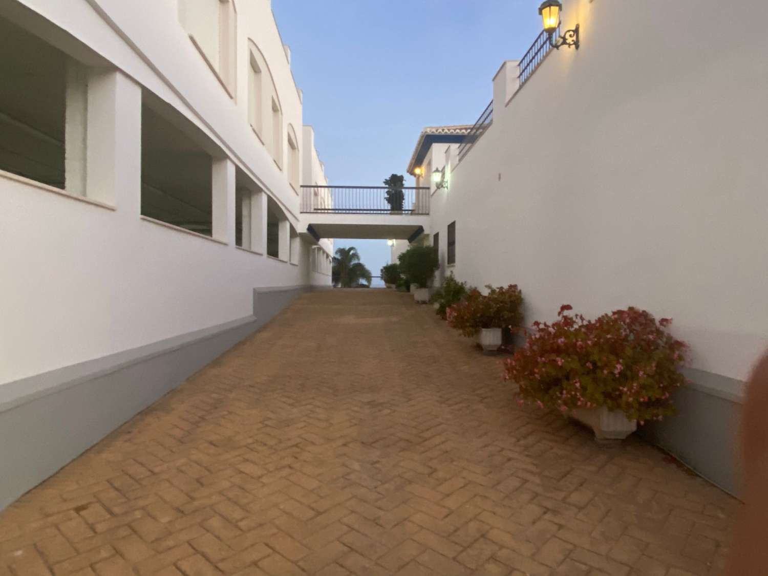 SE ALQUILA DESDE AHORA HASTA 30.6.26 Y DESDE 1.9.26-30.6.27 PRECIOSO APARTAMENTO CON VISTAS AL MAR EN BENALMADENA