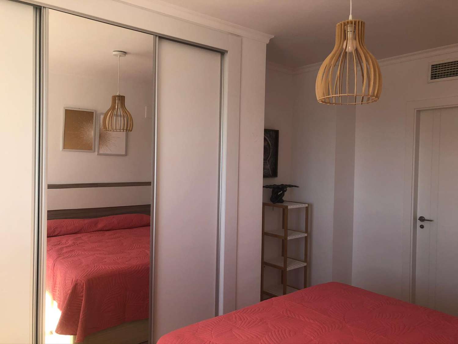 SE ALQUILA DESDE AHORA HASTA 30.6.26 Y DESDE 1.9.26-30.6.27 PRECIOSO APARTAMENTO CON VISTAS AL MAR EN BENALMADENA