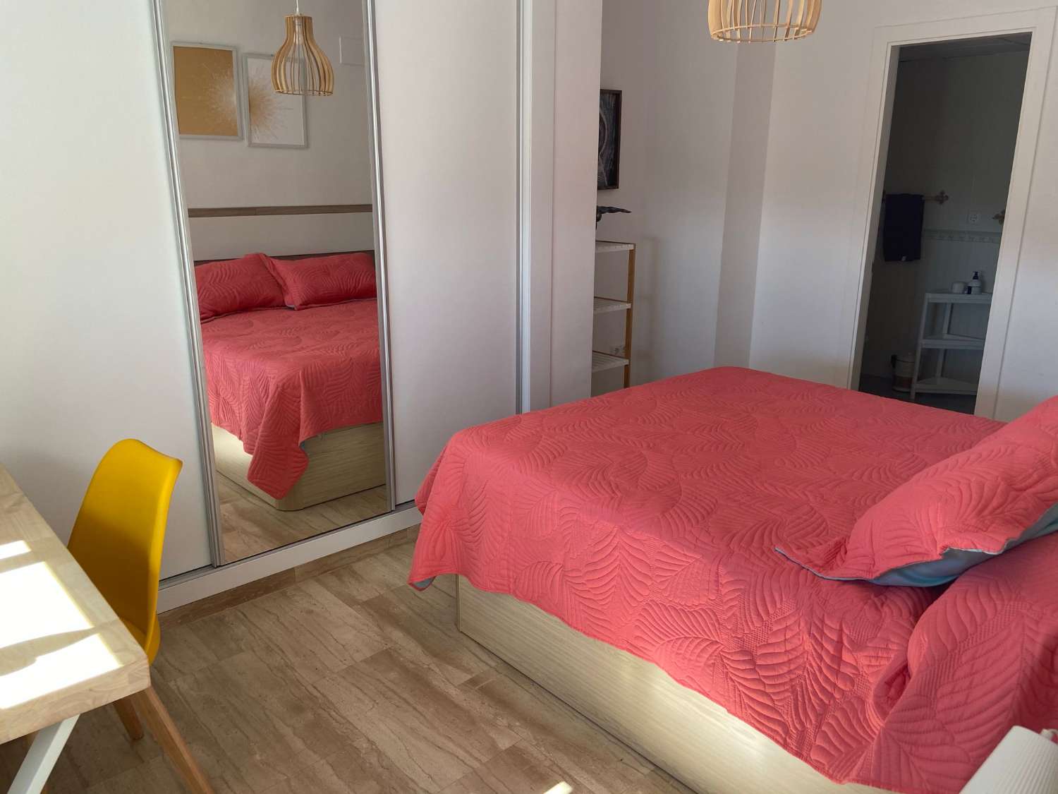 SE ALQUILA DESDE AHORA HASTA 30.6.26 Y DESDE 1.9.26-30.6.27 PRECIOSO APARTAMENTO CON VISTAS AL MAR EN BENALMADENA