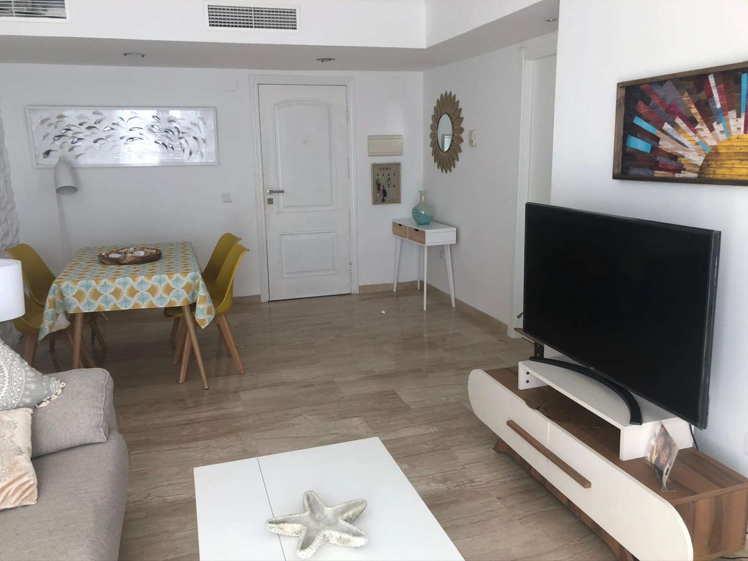 SE ALQUILA DESDE AHORA HASTA 30.6.26 Y DESDE 1.9.26-30.6.27 PRECIOSO APARTAMENTO CON VISTAS AL MAR EN BENALMADENA