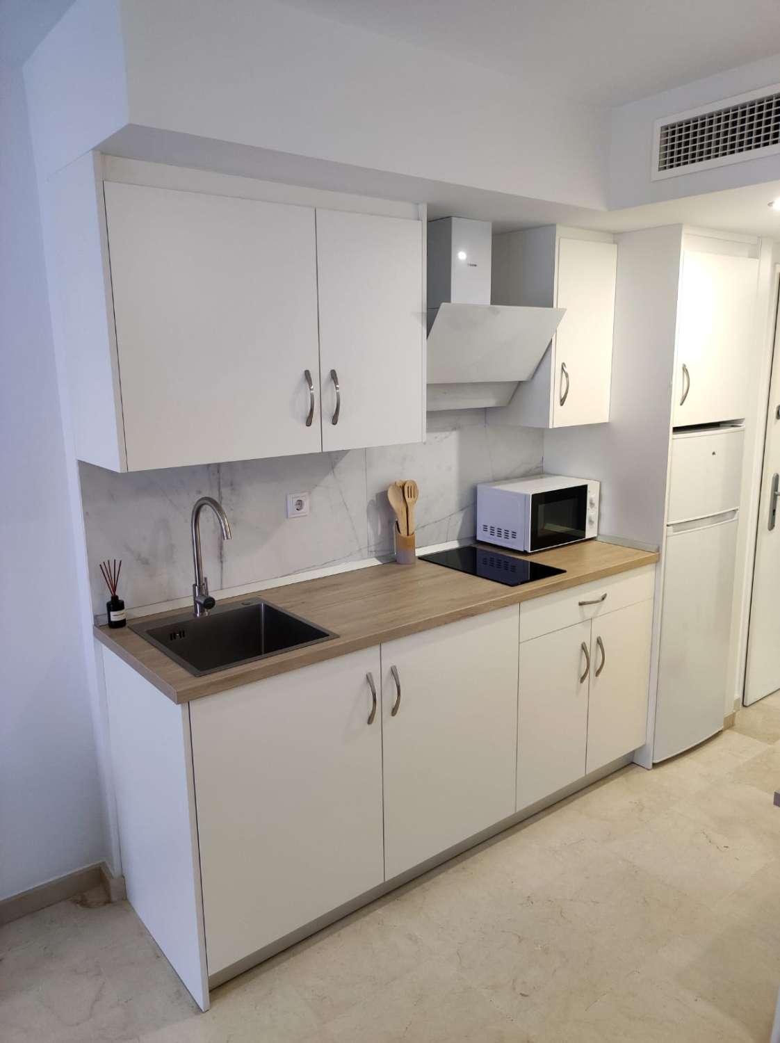 . SE ALQUILA DESDE AHORA HASTA 30.6.26 BONITO APARTAMENTO CERCA DE LA PLAYA EN BENALMADENA