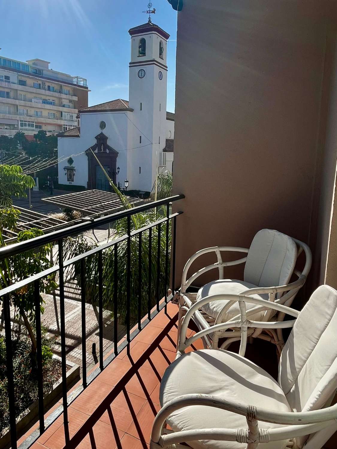 SE ALQUILA DESDE 01/09/2026 HASTA EL 30/06/2027 BONITO APARTAMENTO CENTRICO EN FUENGIROLA.