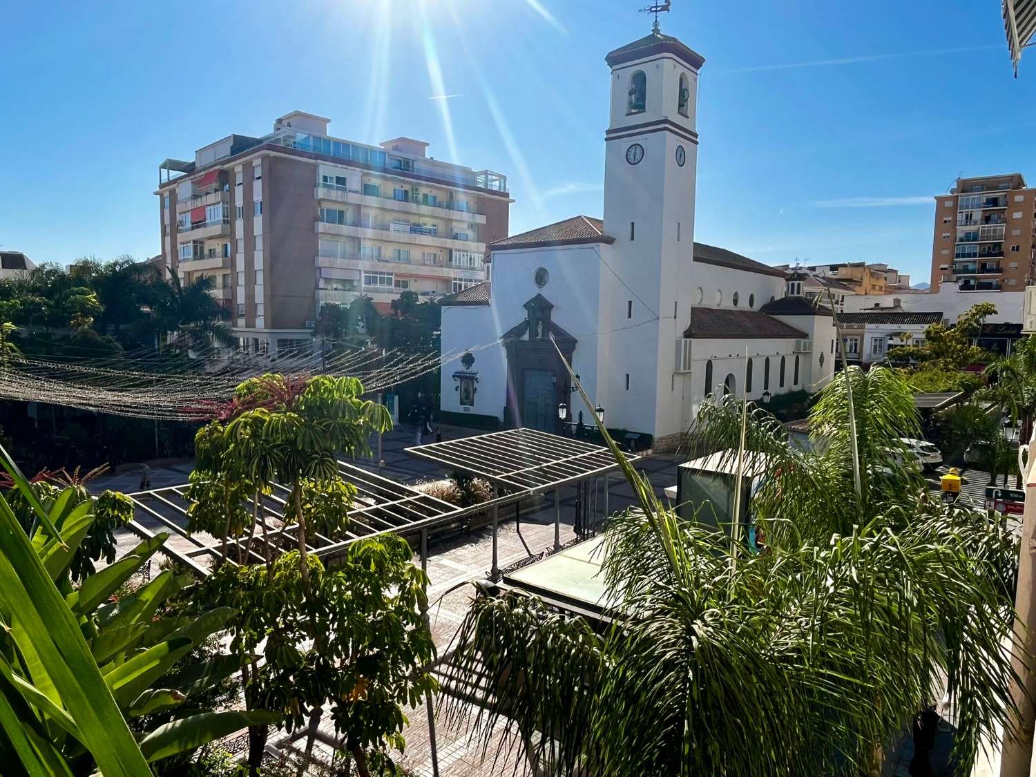 SE ALQUILA DESDE 01/09/2026 HASTA EL 30/06/2027 BONITO APARTAMENTO CENTRICO EN FUENGIROLA.