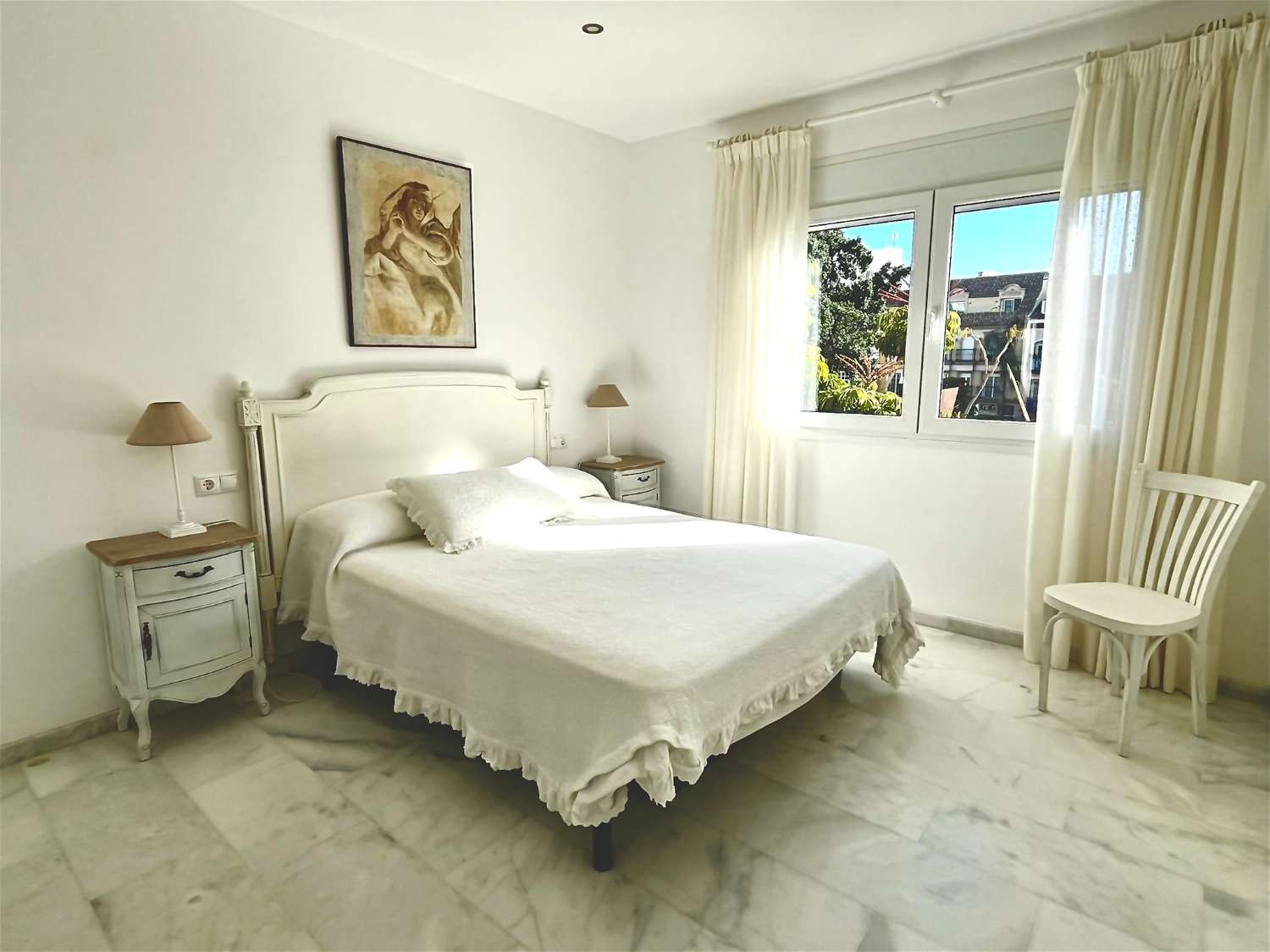 SE ALQUILA DESDE 01/09/2026 HASTA EL 30/06/2027 BONITO APARTAMENTO CENTRICO EN FUENGIROLA.