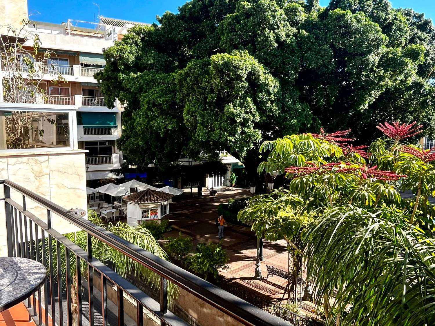 SE ALQUILA DESDE 01/09/2026 HASTA EL 30/06/2027 BONITO APARTAMENTO CENTRICO EN FUENGIROLA.