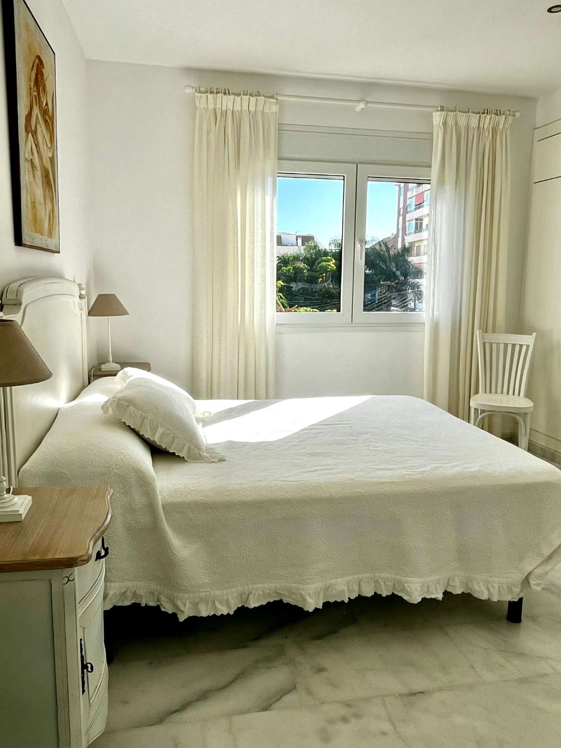 SE ALQUILA DESDE 01/09/2026 HASTA EL 30/06/2027 BONITO APARTAMENTO CENTRICO EN FUENGIROLA.