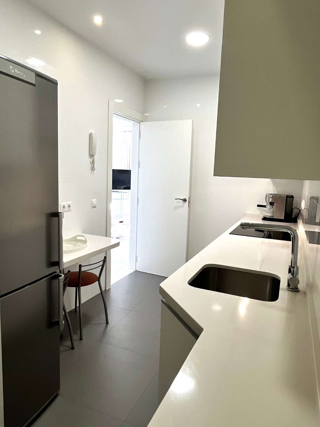 SE ALQUILA DESDE 01/09/2026 HASTA EL 30/06/2027 BONITO APARTAMENTO CENTRICO EN FUENGIROLA.