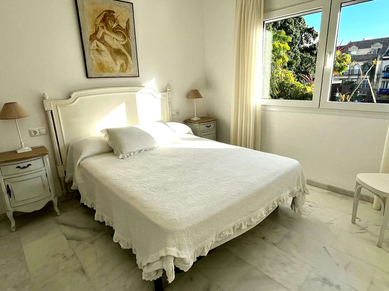 SE ALQUILA DESDE 01/09/2026 HASTA EL 30/06/2027 BONITO APARTAMENTO CENTRICO EN FUENGIROLA.