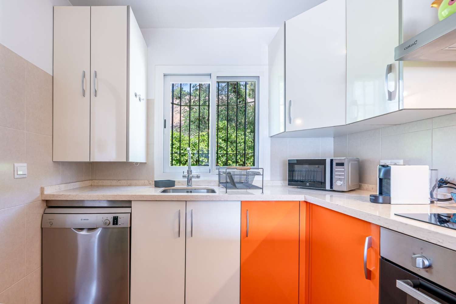 SE ALQUILA  DESDE 1.10.26-31.5.27  PRECIOSO APARTAMENTO JUNTO AL MAR  EN ZONA  CHAPARRAL (MIJAS COSTA)