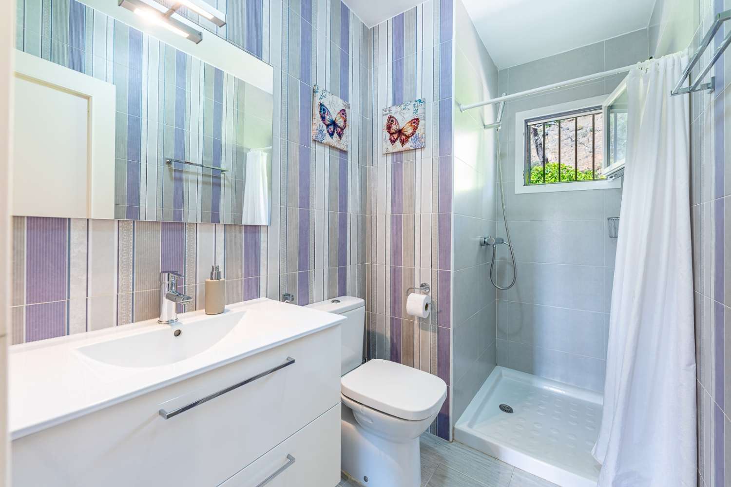 SE ALQUILA  DESDE 1.10.26-31.5.27  PRECIOSO APARTAMENTO JUNTO AL MAR  EN ZONA  CHAPARRAL (MIJAS COSTA)