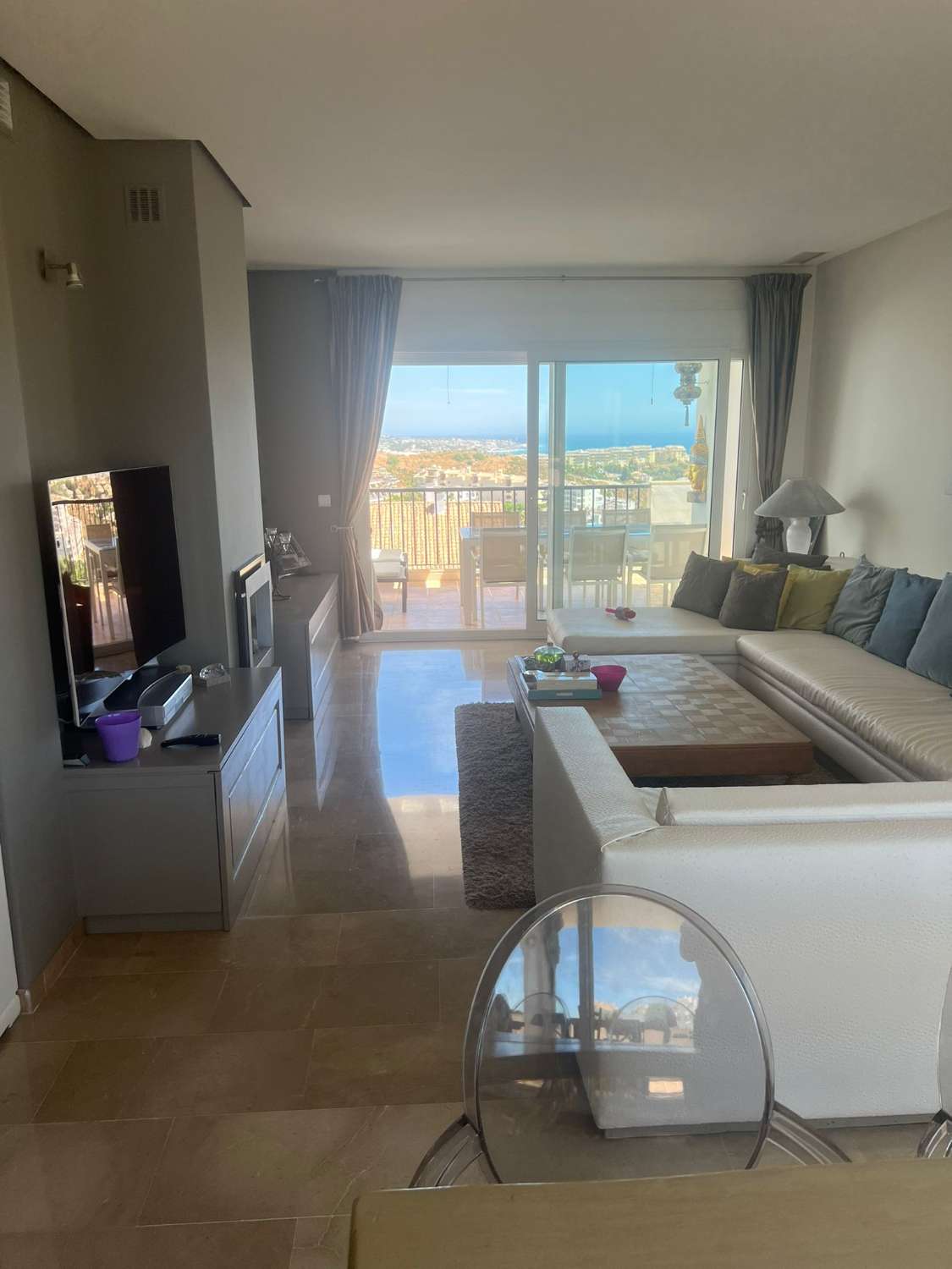 SE ALQUILA DESDE 01/09/2026 HASTA 30/06/2027 MAGNIFICO APARTAMENTO CON IMPRESIONANTES VISTAS AL MAR EN MIJAS