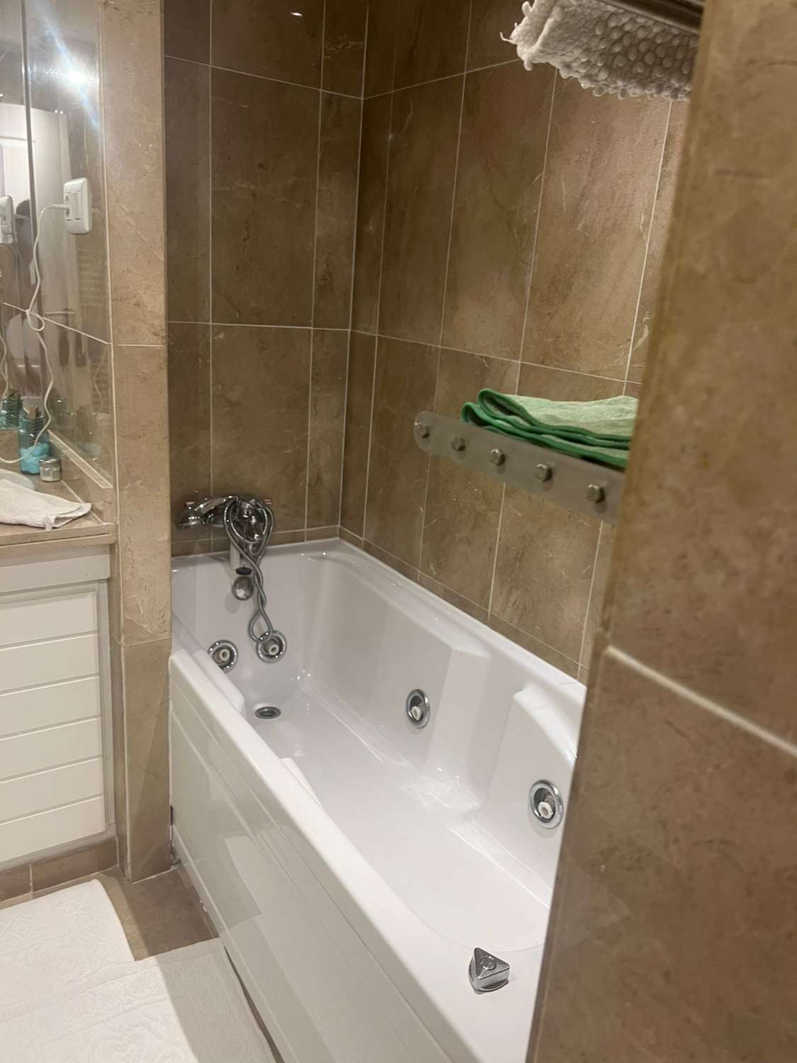 SE ALQUILA DESDE 01/09/2026 HASTA 30/06/2027 MAGNIFICO APARTAMENTO CON IMPRESIONANTES VISTAS AL MAR EN MIJAS