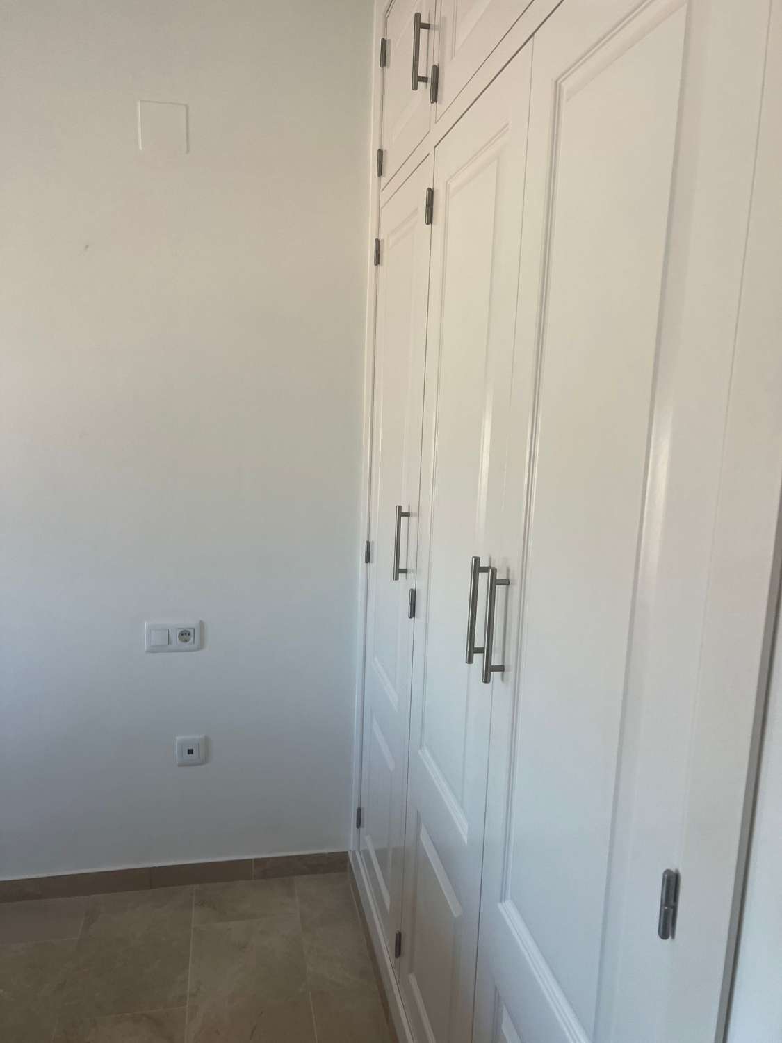 SE ALQUILA DESDE 01/09/2026 HASTA 30/06/2027 MAGNIFICO APARTAMENTO CON IMPRESIONANTES VISTAS AL MAR EN MIJAS