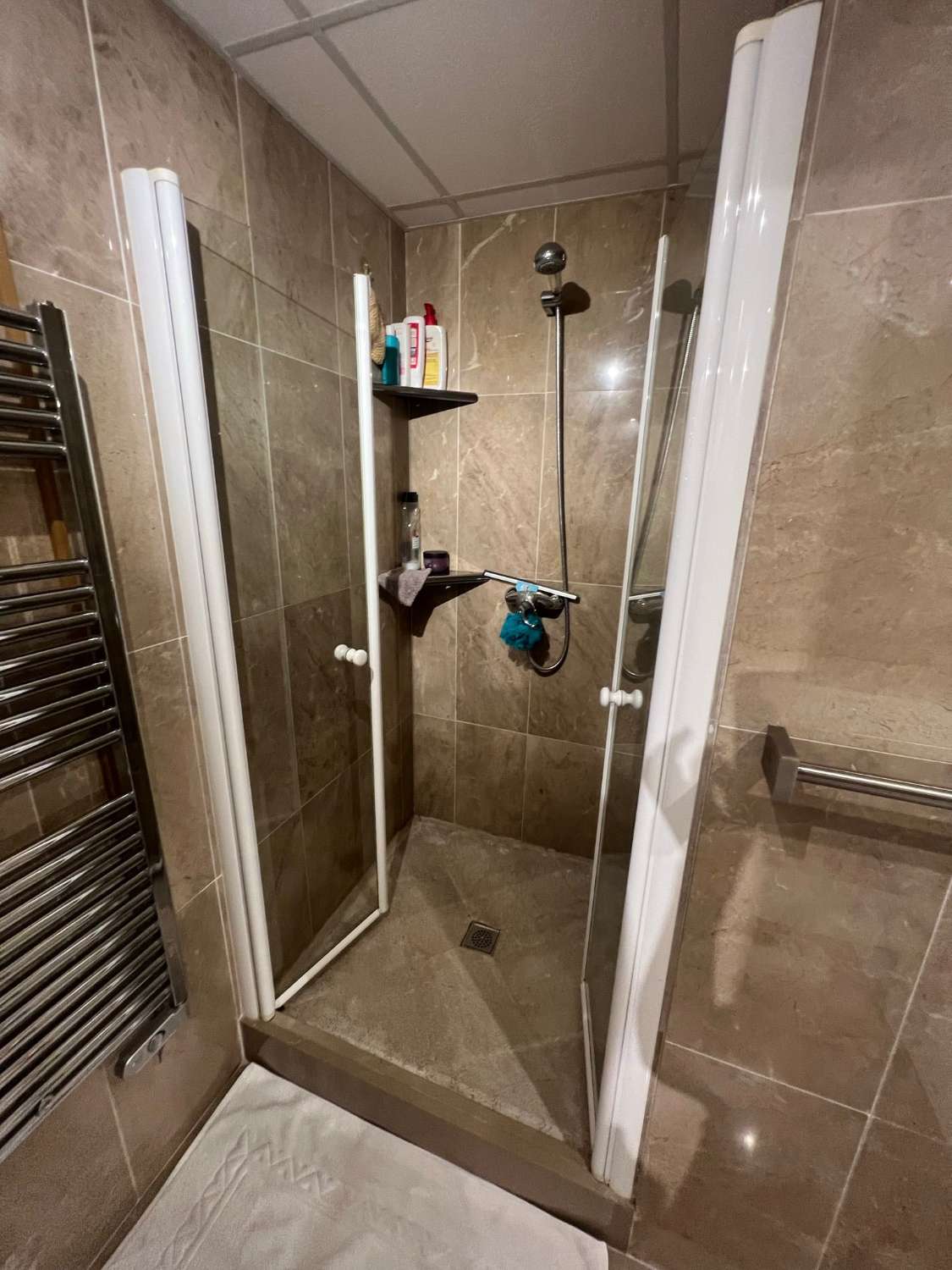 SE ALQUILA DESDE 01/09/2026 HASTA 30/06/2027 MAGNIFICO APARTAMENTO CON IMPRESIONANTES VISTAS AL MAR EN MIJAS