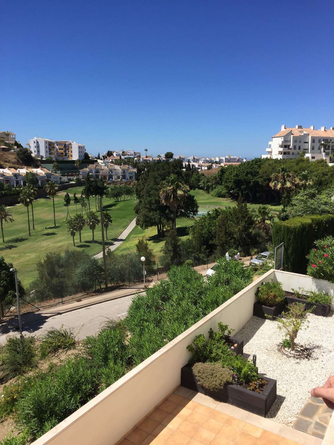 SE ALQUILA DESDE 01/09/2026 HASTA 30/06/2027 MAGNIFICO APARTAMENTO CON IMPRESIONANTES VISTAS AL MAR EN MIJAS