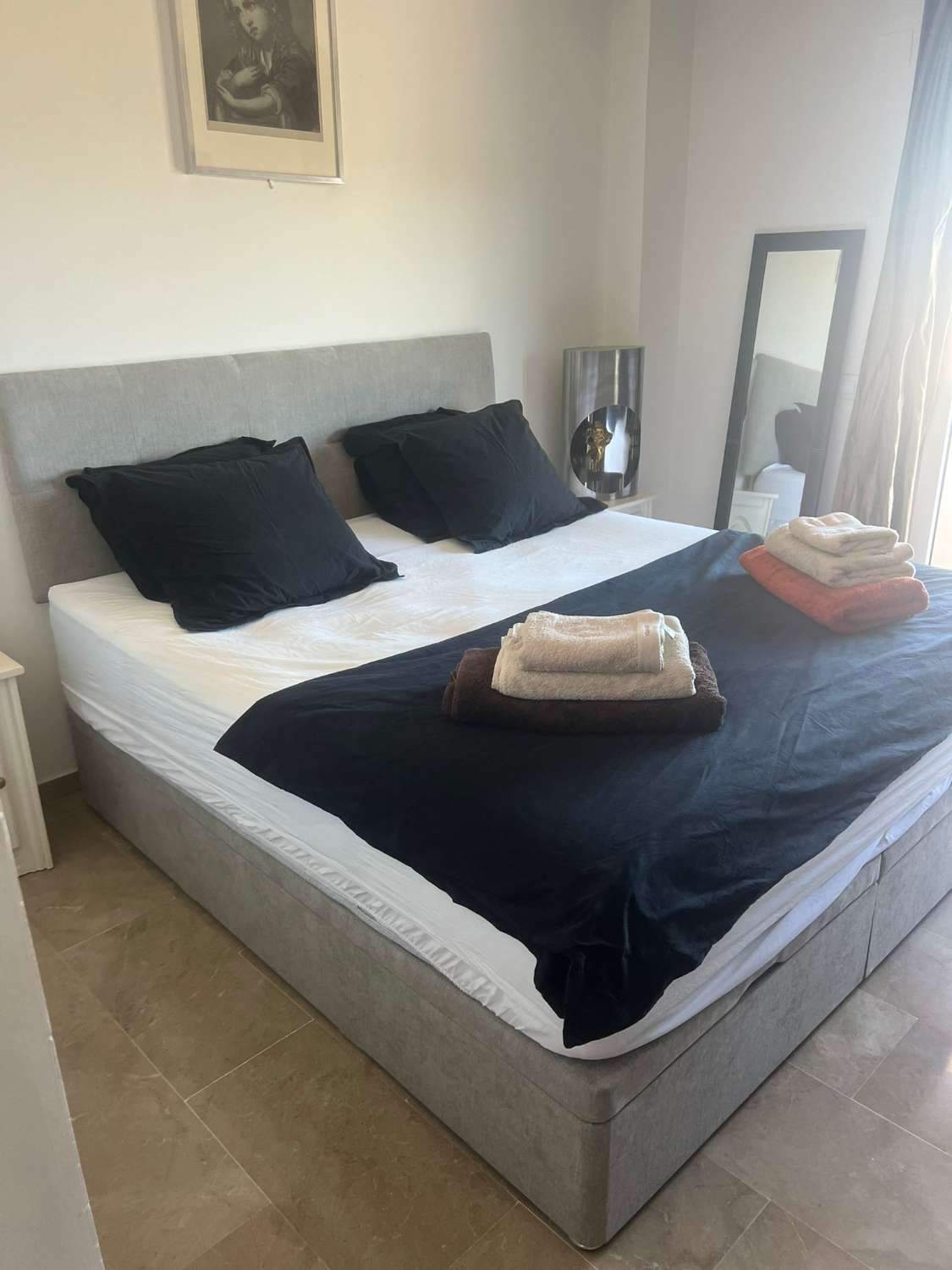 SE ALQUILA DESDE 01/09/2026 HASTA 30/06/2027 MAGNIFICO APARTAMENTO CON IMPRESIONANTES VISTAS AL MAR EN MIJAS