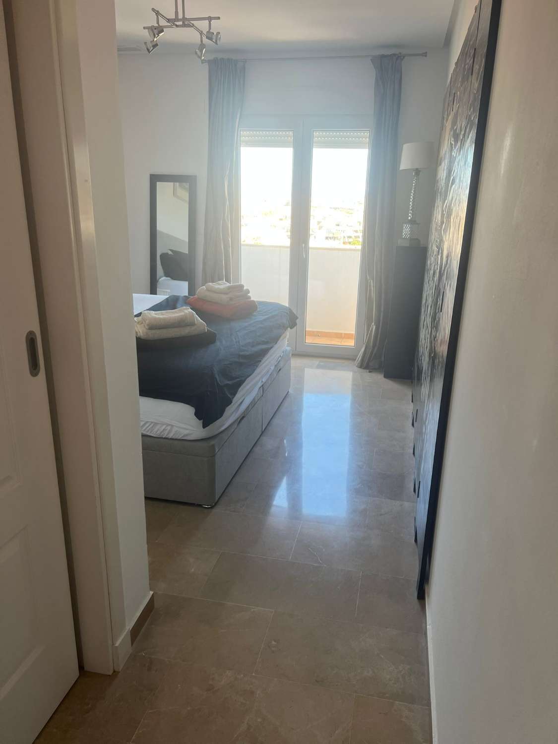 SE ALQUILA DESDE 01/09/2026 HASTA 30/06/2027 MAGNIFICO APARTAMENTO CON IMPRESIONANTES VISTAS AL MAR EN MIJAS