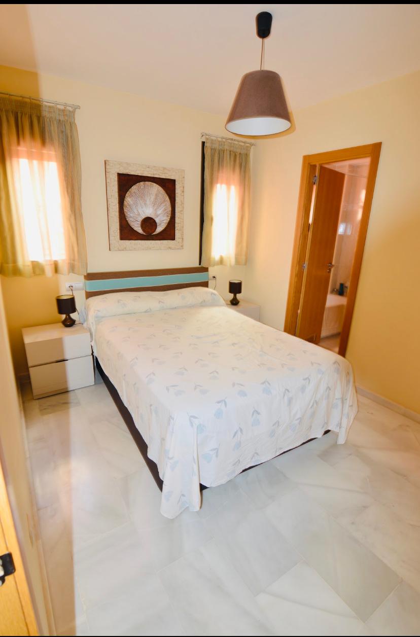 SE ALQUILA DE 01.09.26  - 30.6.27 BONITO APARTAMENTO EN  ZONA LOS BOLICHES  FUENGIROLA