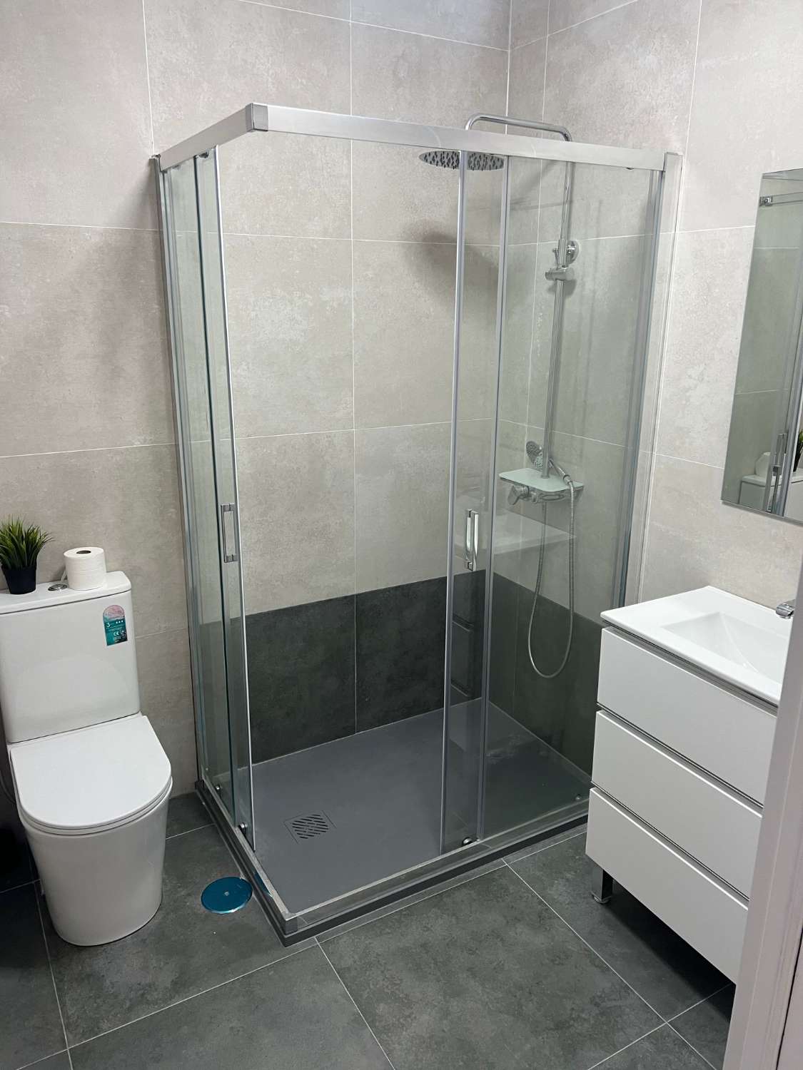 SE ALQUILA DE LARGA TEMPORADA DESDE 1 DE NOVIEMBRE DE 2025 BONITO APARTAMENTO EN MONTEMAR ( TORREMOLINOS)