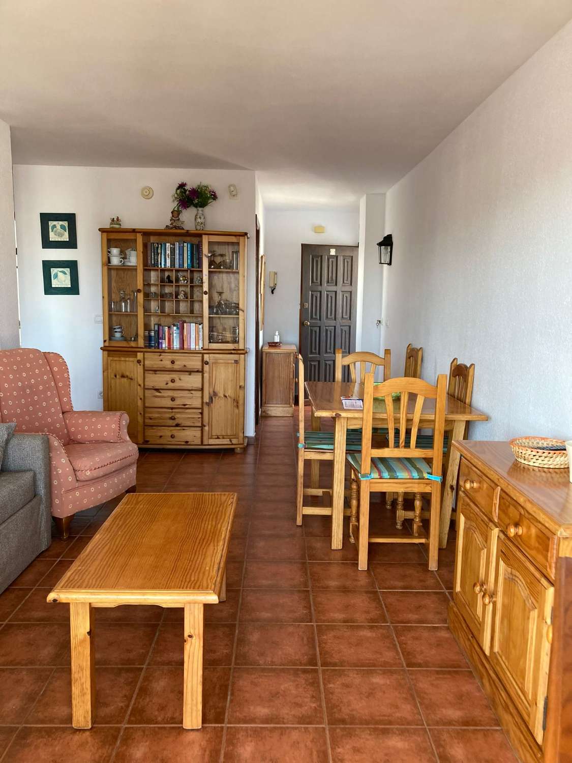 SE ALQUILA DEL 01/04/2026- 31/05/2026 Y DESDE  1.10.26-30.5.27 BONITO APARTAMENTO  CON VISTAS AL MAR EN 2ª LINEA DE PLAYA  EN FUENGIROLA