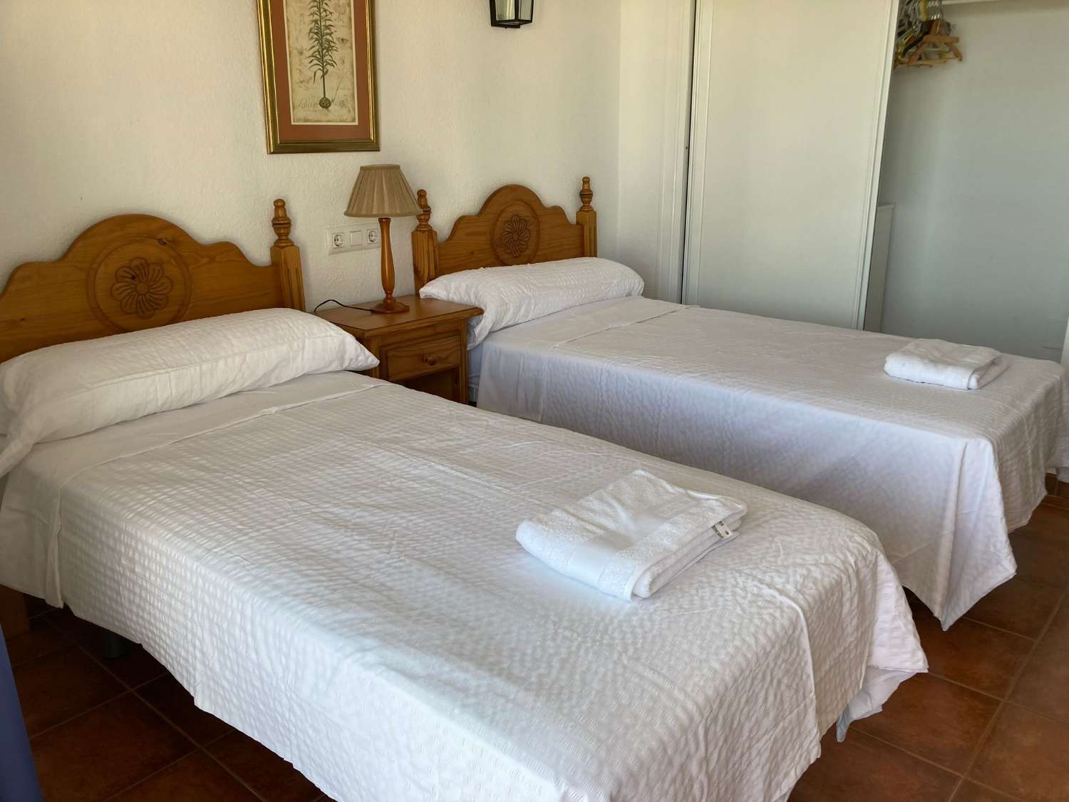 SE ALQUILA DEL 01/04/2026- 31/05/2026 Y DESDE  1.10.26-30.5.27 BONITO APARTAMENTO  CON VISTAS AL MAR EN 2ª LINEA DE PLAYA  EN FUENGIROLA