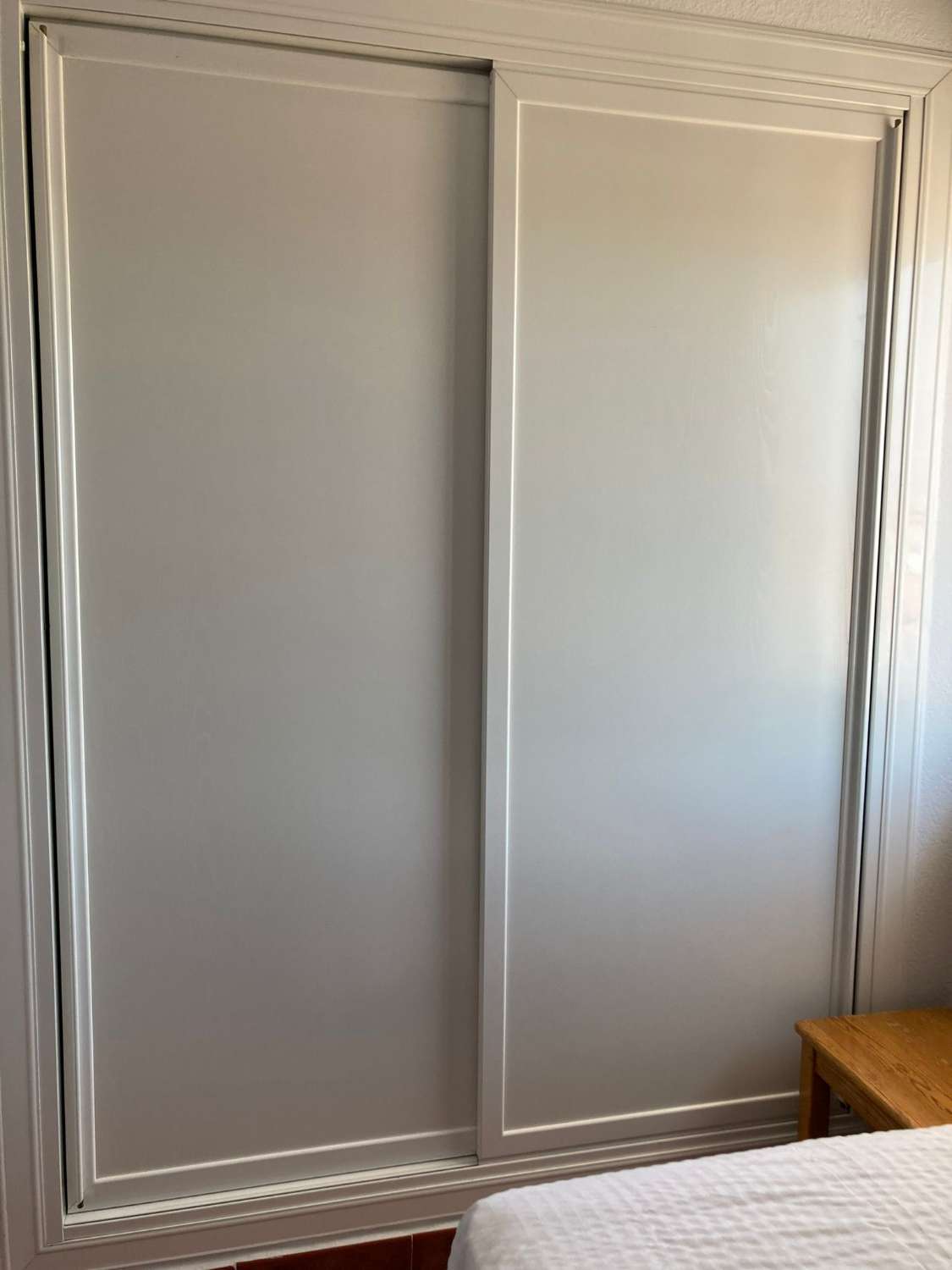 SE ALQUILA DEL 01/04/2026- 31/05/2026 Y DESDE  1.10.26-30.5.27 BONITO APARTAMENTO  CON VISTAS AL MAR EN 2ª LINEA DE PLAYA  EN FUENGIROLA