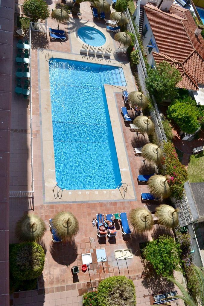 SE ALQUILA DEL 01/04/2026- 31/05/2026 Y DESDE  1.10.26-30.5.27 BONITO APARTAMENTO  CON VISTAS AL MAR EN 2ª LINEA DE PLAYA  EN FUENGIROLA