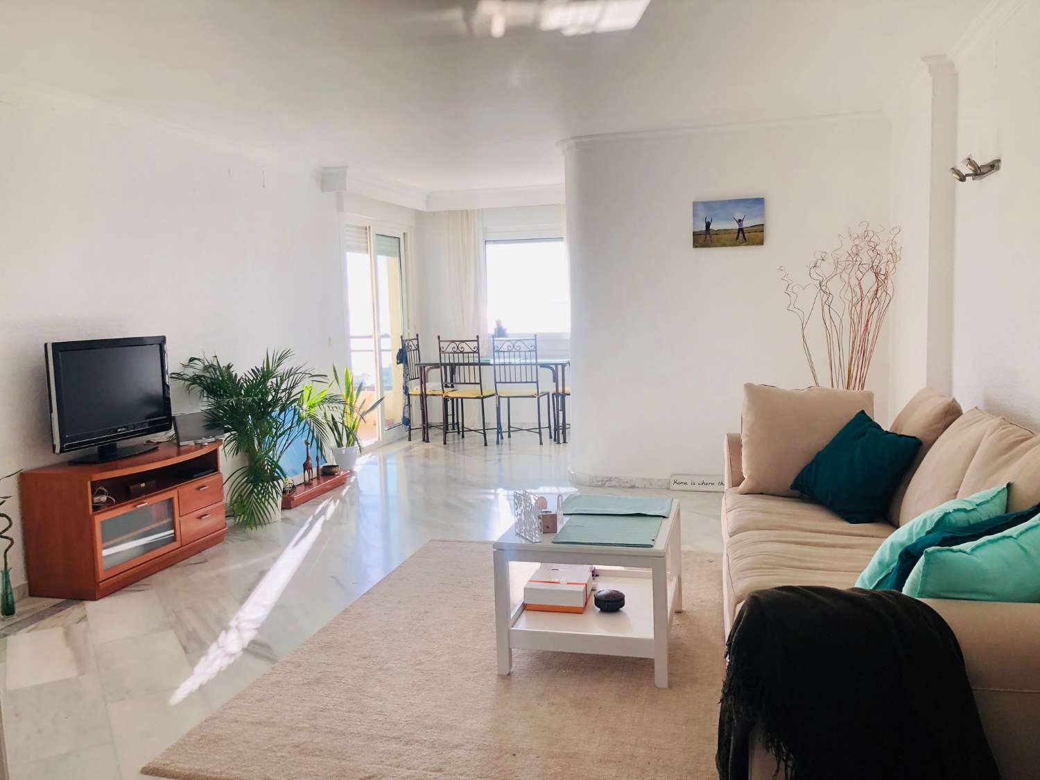 SE ALQUILA DESDE 1 DE DICIEMBRE 2025  POR 11 MESES PRORROGABLES BONITO APARTAMENTO CON VISTAS AL MAR EN BENALMADENA