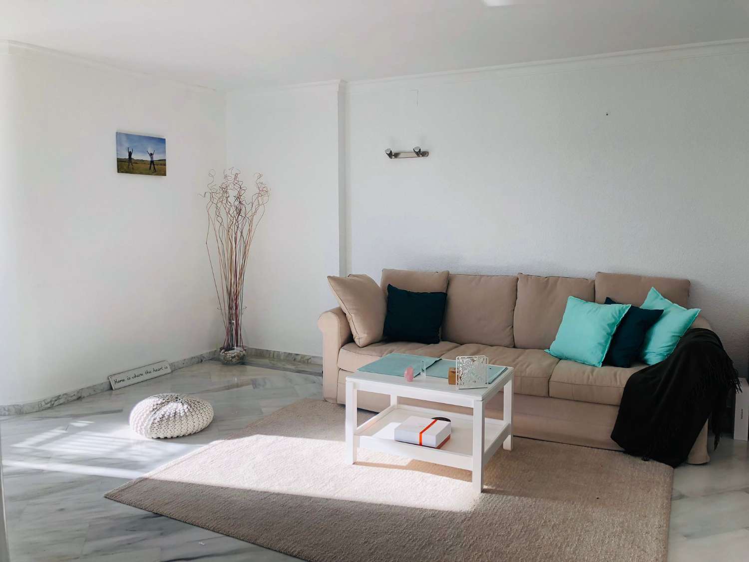 SE ALQUILA DESDE 1 DE DICIEMBRE 2025  POR 11 MESES PRORROGABLES BONITO APARTAMENTO CON VISTAS AL MAR EN BENALMADENA