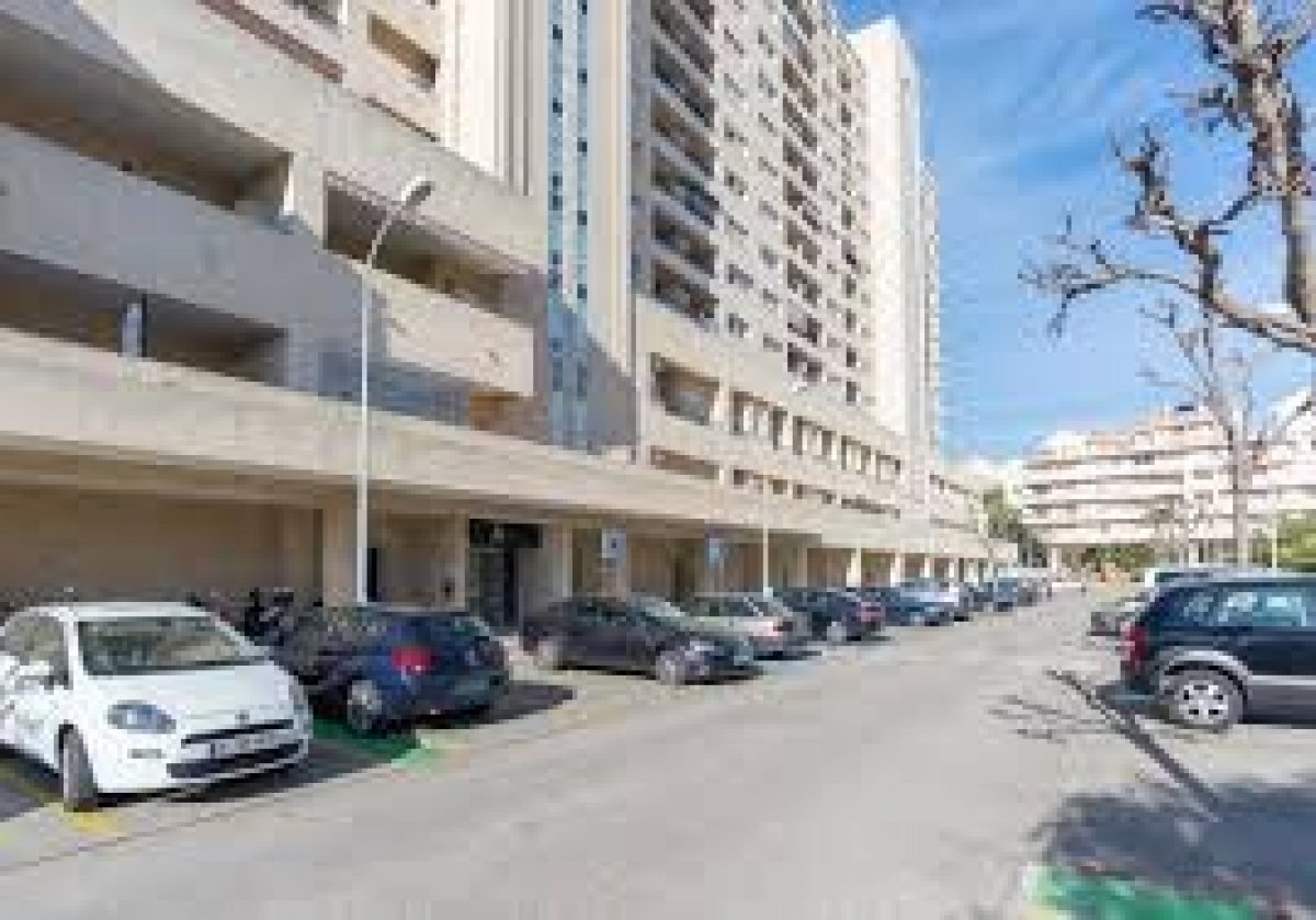 SE ALQUILA DESDE 1 DE DICIEMBRE 2025  POR 11 MESES PRORROGABLES BONITO APARTAMENTO CON VISTAS AL MAR EN BENALMADENA